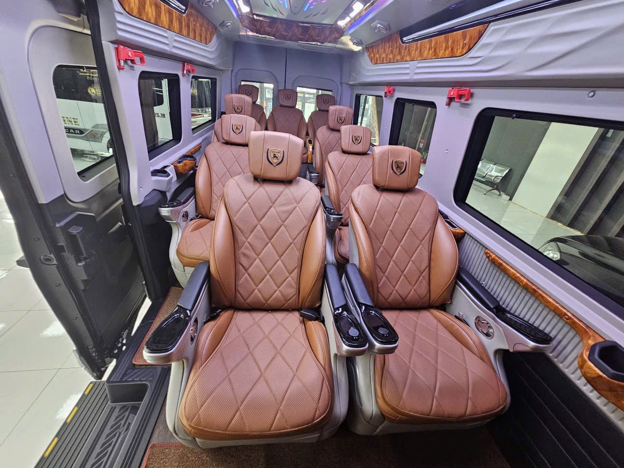 Luxury Car 9 - 11 chỗ 
